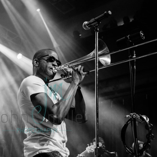 ÉDITION LIMITÉE: Trombone Shorty & Orleans Avenue (B+W) - Live at Mercury Ballroom - Louisville, KY