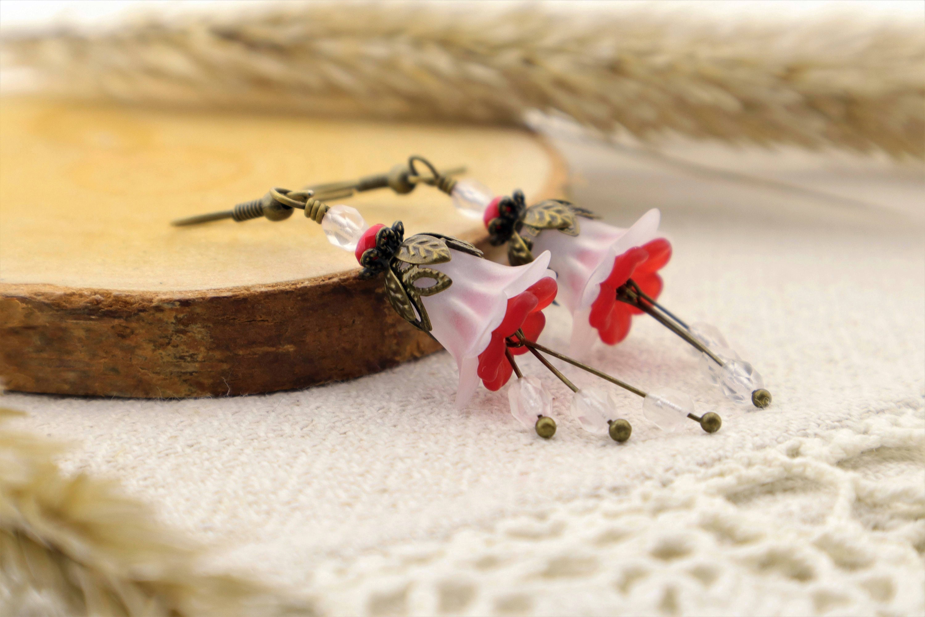 Pendientes de flores lúcidas rojas y