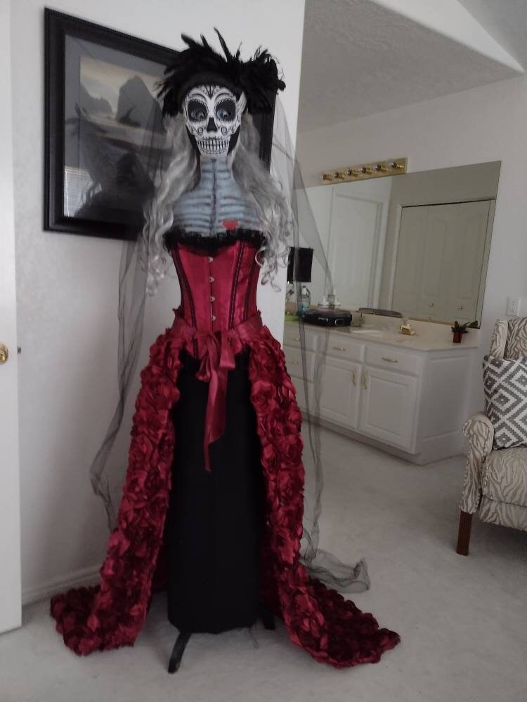 thumbnail interactive-video image 1 of Crafting The Perfect Easy Day Of Dead Costume: A Celebration Of Life 1 of 13