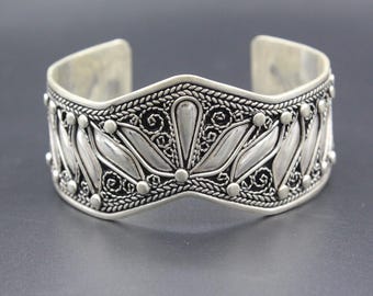 Moroccan .925K Sterling silver Bracelet, Handmade Cuff Carved Bracelet, Belly Dance Cuff Bracelet, Silver Bangles, Silver Cuff Bracelet, #B3