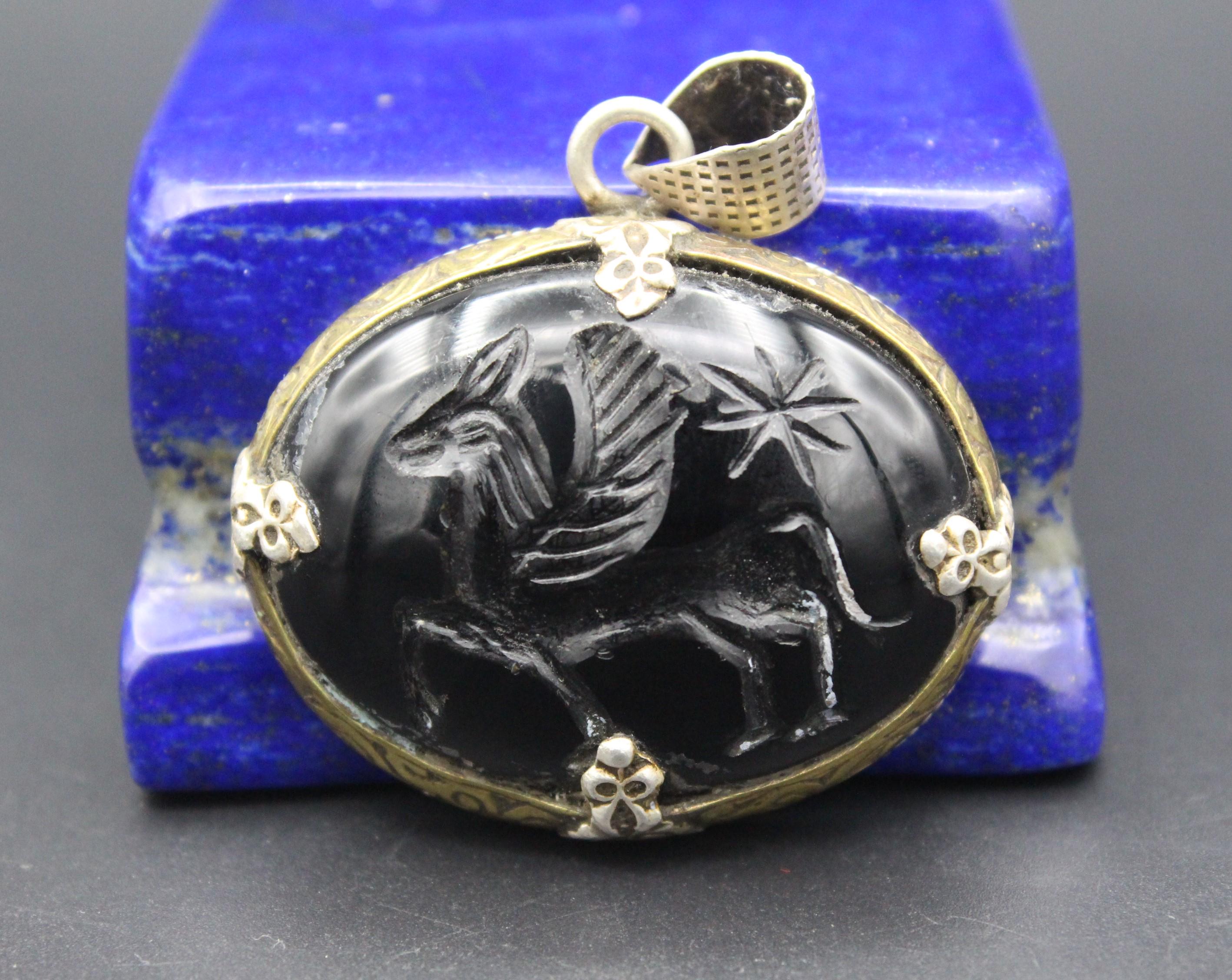 Ancient ブラックメタル　BLACKL Vintage Turkmen Black Onyx Stone Pegasus Intaglio Pendant, Silver