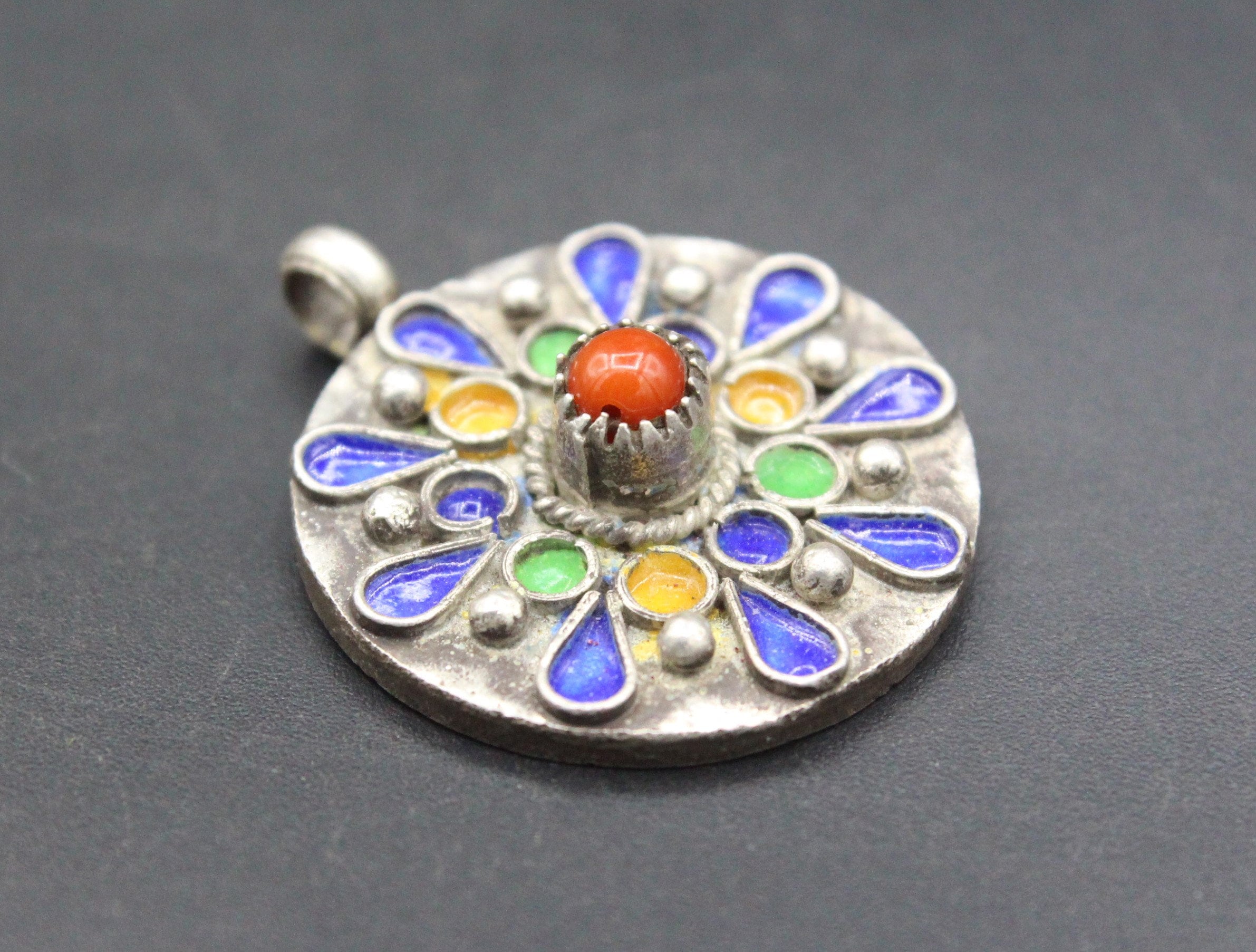 Pendentif Ethnique Berbère - Métal Argenté - Pierre Corail Et Turquoise - Vintage
