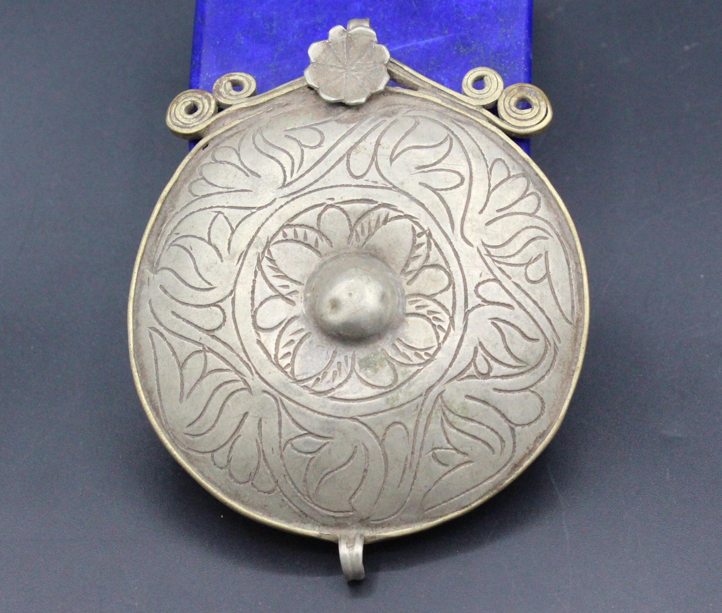 ヴィンテージのアフガンハンドメイドディスクペンダント、民族部族の