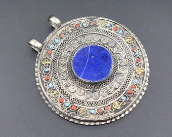 Colgante de plata con lapislázuli uzbeko: joyería tribal tradicional