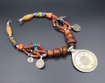 Marokkanische Berber Kette: Koralle, Sterling Silber Anhänger, handgemachter Boho Schmuck