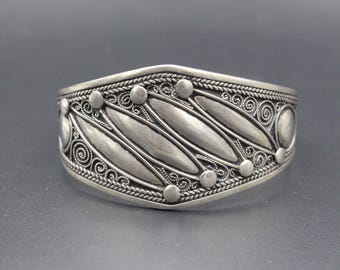 Moroccan .925K Sterling silver Bracelet, Handmade Cuff Carved Bracelet, Belly Dance Cuff Bracelet, Silver Bangles, Silver Cuff Bracelet, #B2