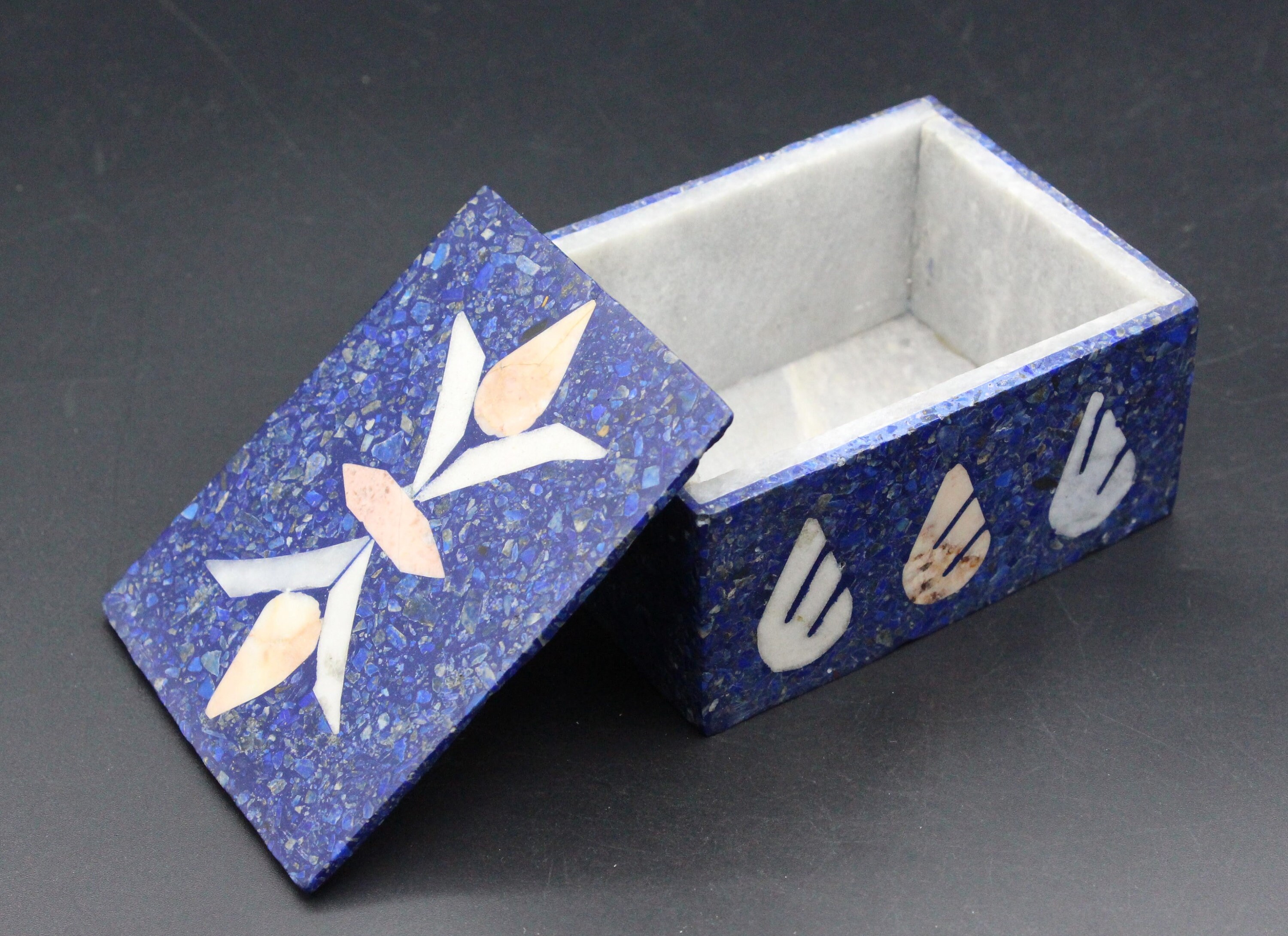 アフガニスタンの伝統的な箱、青いラピスラズリの石の箱、宝石箱