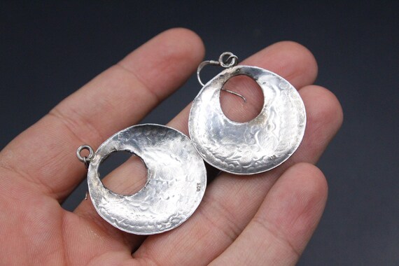 Moroccan 925K Sterling Silver Earrings, Carved Wo… - image 7