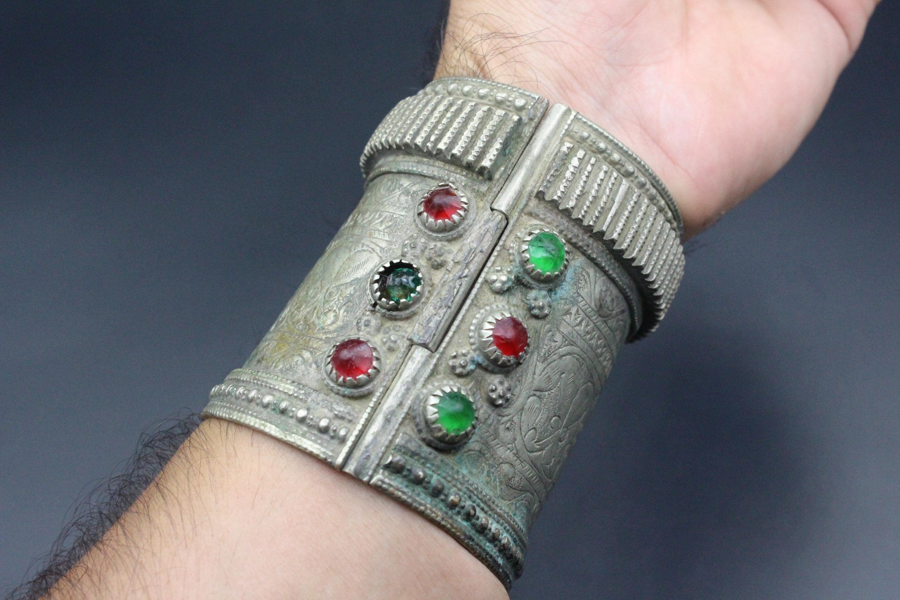 アンティークアフガニスタンの伝統的なバングルブレスレット、ピン