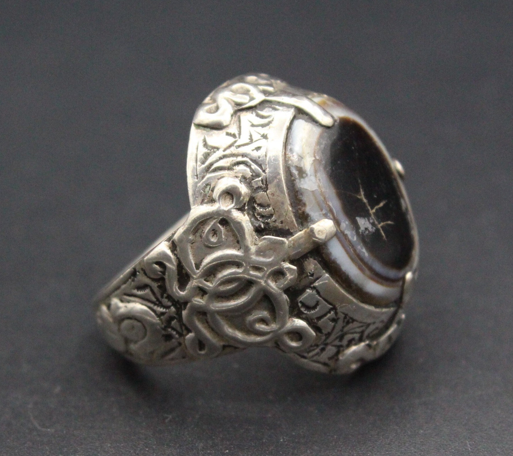 Vintage Turkmen Silver Ring, Carnelian Stones Ring, Carved Workmanship Unique Ring - Tribal Ring Size 7.75US