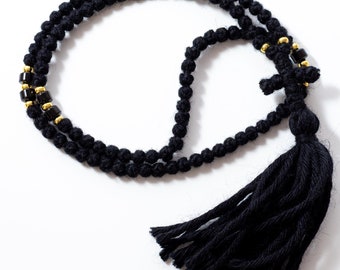 Black Woolen komboskini, Semi spaced prayer rope with black and metal beads