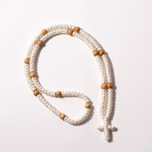 Handmade orthodox Ecru prayer rope with 1 olive wooden bead every 10 knots | Komboskini Greek Christian chotki | Jesus Prayer religious gift
