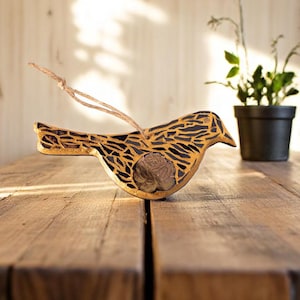 Handgefertigte Mosaik Vogel Ornament: Bunte hängende Wanddekoration