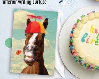 Tarjeta de felicitación de cumpleaños divertida con sobre (1 tarjeta) Caballo de cumpleaños - Caballo con sombrero - Flor roja, Para él Para ella