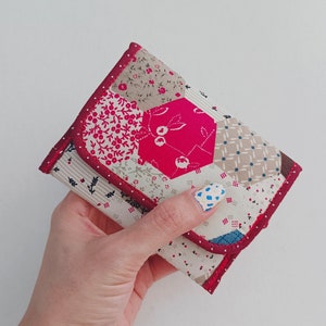 Slim Wallet Keychain, Vegan Coin Wallet, Keychain Card Holder, Coin Purse Keychain, Minimalist Wallet, Mini Bifold Wallet - Red Hexagon