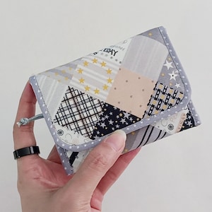 Schlanke Geldbörse Schlüsselanhänger, Vegan Geldbörse, Schlüsselanhänger Kartenhalter, Geldbörse Schlüsselanhänger, Minimalistische Geldbörse, Mini Bifold Geldbörse - Grey Quilt