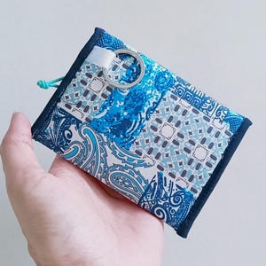 Slim Wallet Keychain, Vegan Coin Wallet, Keychain Card Holder, Coin Purse Keychain, Minimalist Wallet, Mini Bifold Wallet - Blue Paisley