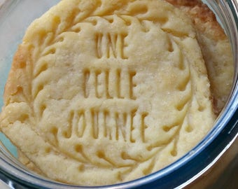 tampon biscuit avec une couronne une belle journée sur mesure pour personnaliser vos sablés ou cookies, tampon biscuit avec votre texte