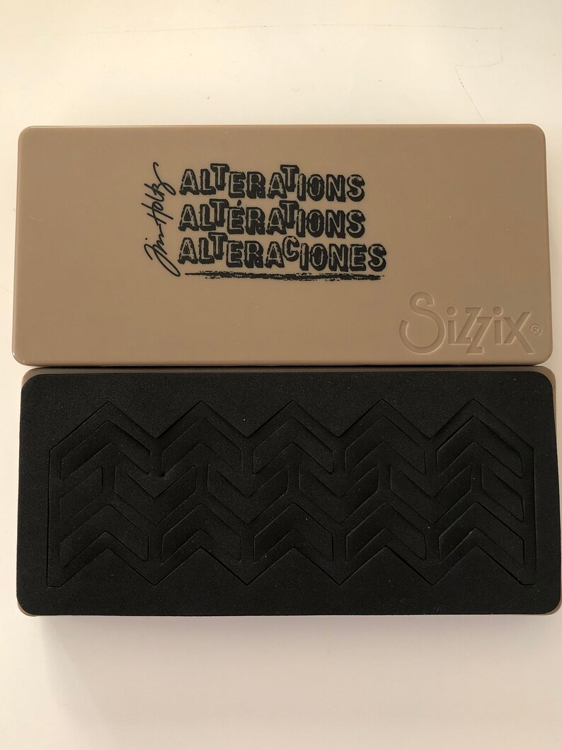 659428 gently used FREE SHIPPING Sizzix Tim Holtz Alterations Chevron Frameworks die