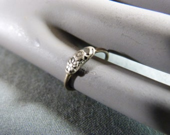 RING Flowers Silver hallmark Ring SIZE 49