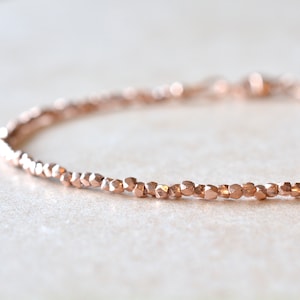 Bracelet or rose vermeil, bracelet empilable de perles Karen Hill Tribe, bijoux délicats, bijoux en or rose, cadeau d'anniversaire pour elle