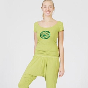 Women&#39;s Top with Bagua Symbol Print - Yoga Scoop Neck,Short Sleeve Green Top - Stretch Cotton,Fitted Activewear Garment.
