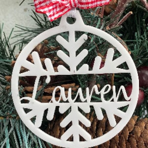 Personalized Snowflake Ornament – Custom Laser-Cut Acrylic Christmas Decoration