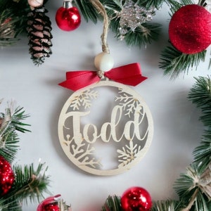 Ornement de flocon de neige personnalisé – Décoration de Noël en bois personnalisée découpée au laser