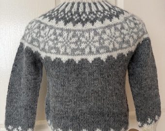 Suéter de lana islandesa hecho a mano para niños