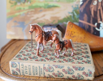 銀色のブリキの馬、2頭の銀色の金属製馬の装飾、ヴィンテージの馬