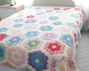Hand Quilted Quilt Flower Garden Quilt Scalloped Edge Quilt Quilted Wallhanging Mauve and Marsala Quilt Gifts For Her,