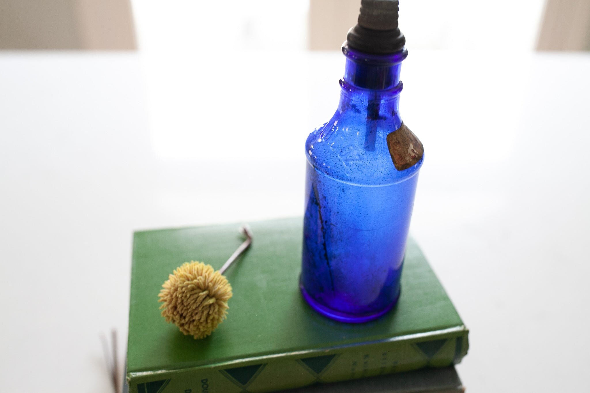 ヴィンテージ コバルトブルー ガラス瓶 シルバー キャップ付き