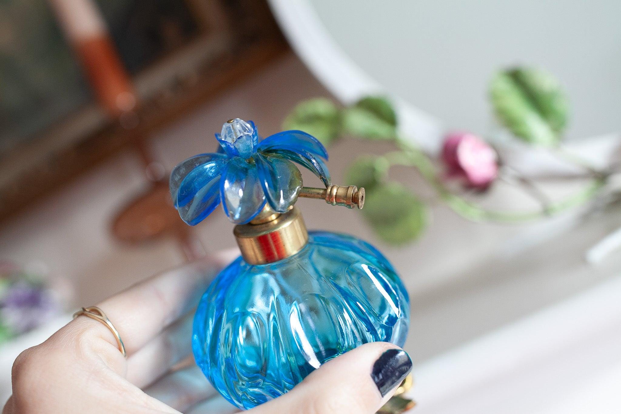 ヴィンテージ香水瓶 - 花 - ブルーガラス - Etsy 日本