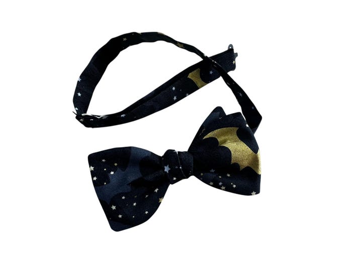 Mens Halloween Bow Tie – Handmade Pre-Tied Black Bow Tie with Gold Metallic Bats and Stars – Adjustable Cotton Tie for Parties & Fall Events
