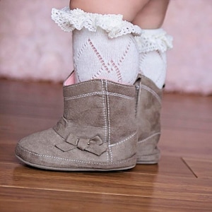 Baby Socken mit Spitze Baby Mädchen Boot Socken Baby Mädchen Neugeborenes Geschenk Weihnachten Geschenk Idee Strumpf Stuffer Baby Bein wärmer Baby Spitze Socken