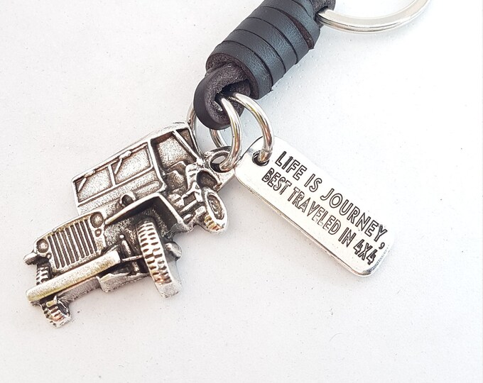Leather Keychain Off-road Leather with Custom Tag- Wrangler - Off road Lovers - 4x4 Offroad · Willys Rubicon - Wrangler JL -JK· New Car Gift