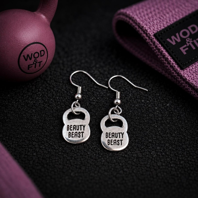 Örhängen för kvinnor med gympower, motivationsgåva för vältränad tjej, gymtjej, atlet, tränare eller sportig vän Wod & Fit KB Beauty Beast