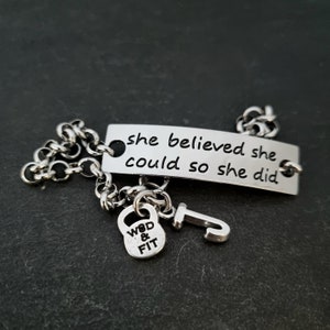 Ela acreditou que podia, então ela fez Pulseira inicial - Presente de fitness - Pulseira motivacional - Presente de namorada - Presente de namorada · Wod & Fit