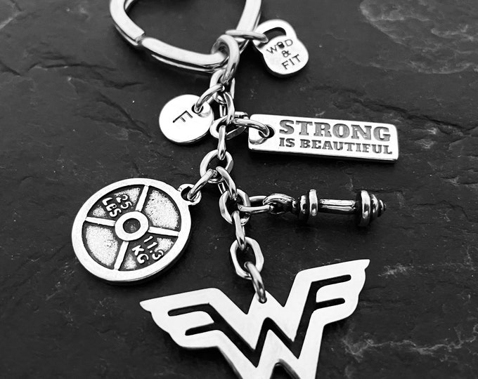 Keychain Wonder Fit 25lbs Workout Wonder Woman Weight Plate Initial · Motivation Gift · Gym jewelry · Fittness · Crossfit Gift · Wod & Fit
