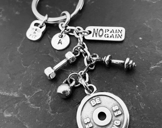 Gym Keychain BE STRONG  Workout Gifts · Personalized Fitness gift · Weightlifter · Motivation Gift · Bodybuilding · Best Friend · Wod & Fit