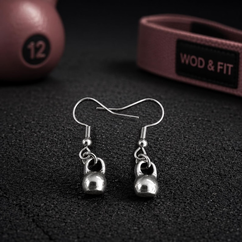 Örhängen för kvinnor med gympower, motivationsgåva för vältränad tjej, gymtjej, atlet, tränare eller sportig vän Wod & Fit Mini Kettlebell