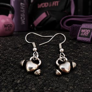 Örhängen för kvinnor med gympower, motivationsgåva för vältränad tjej, gymtjej, atlet, tränare eller sportig vän Wod & Fit KB Heart Barbell
