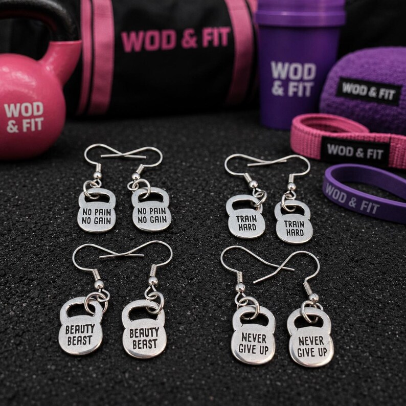 Örhängen för kvinnor med gympower, motivationsgåva för vältränad tjej, gymtjej, atlet, tränare eller sportig vän Wod & Fit KB Train Hard