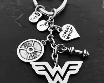 Keychain Wonder Fit 25lbs Workout Wonder Woman Weight Plate Initial · Motivation Gift · Gym jewelry · Fittness · Crossfit Gift · Wod & Fit