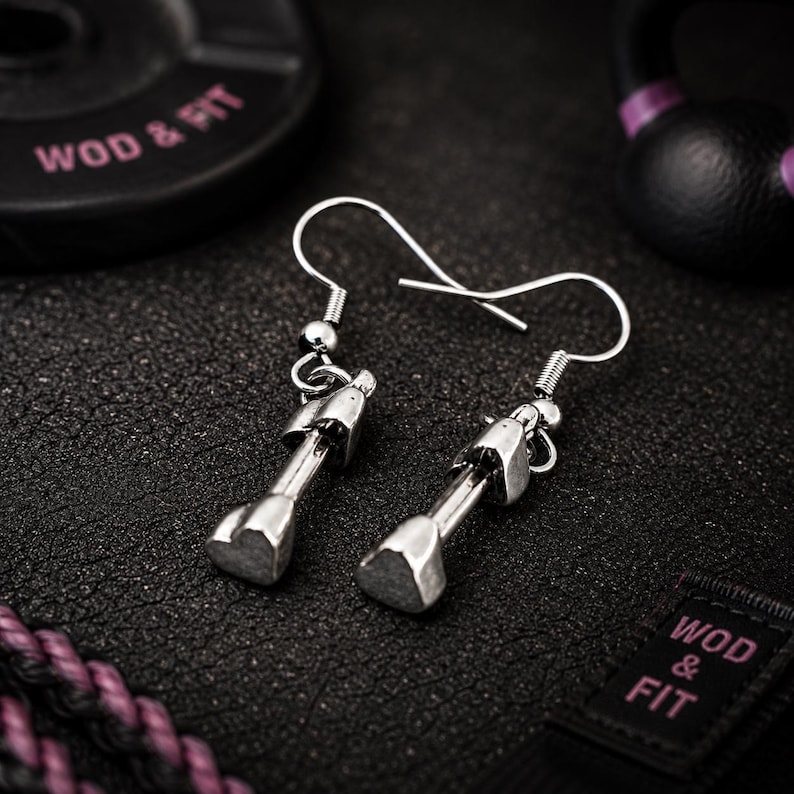 Örhängen för kvinnor med gympower, motivationsgåva för vältränad tjej, gymtjej, atlet, tränare eller sportig vän Wod & Fit Dumbbell Heart