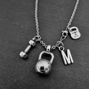 Collar Gimnasio Kettlebell Color Mancuerna y Inicial · Joyas Fitness · GYM · Regalo Cumpleaños · Collar Fitness · Regalo Novia · Wod & Fit