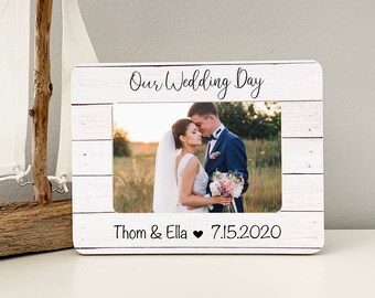 Personalized Wedding Picture Frame ||  Gift Wedding || Recently Married Gift ||  Personalized Custom Picture Frame Recently Engaged Couple