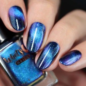 Night Contrails Magnetic Regular Polish (Dark Blue Base with Cat Eye Effect and Iridescent Duochrome Shimmer), Nail Polish for Nail Art