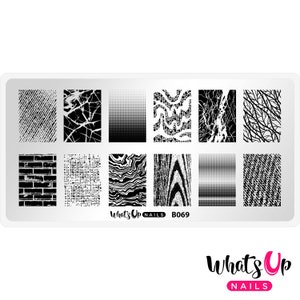 Puede incluir: Placa rectangular para estampar diseños de uñas con varios patrones en blanco y negro. Los diseños incluyen ladrillos, vetas de madera y texturas abstractas. La placa tiene el texto "What's Up NAILS B069" impreso.