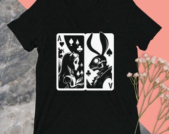 不思議の国のアリス Tシャツ ソフトスタイル ゴス Tシャツ 白ウサギ ゴス 童話 チェシャ猫 Tシャツ ポーカー ギフト ダークアリス ハートの女王